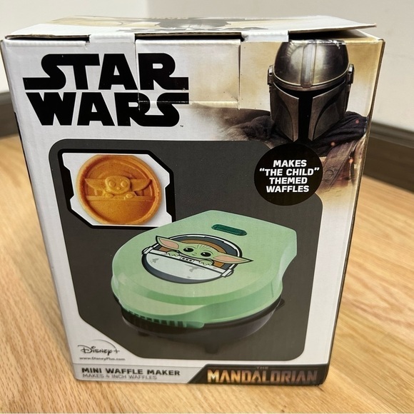 Star Wars Mandalorian Waffle Maker NEW Disney The Child - Picture 4 of 4